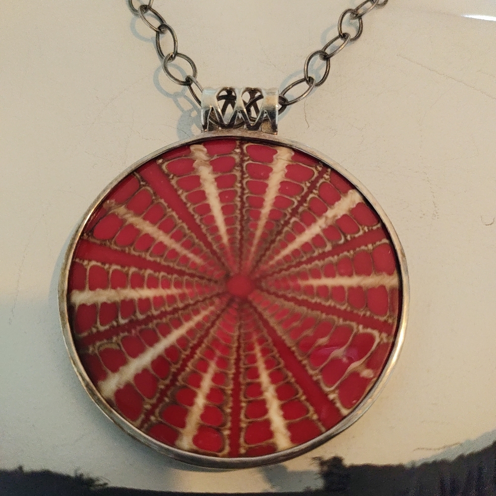 Silpada Retired Sterling Silver Red Sundial Shell Pendant Necklace - Picture 4 of 6